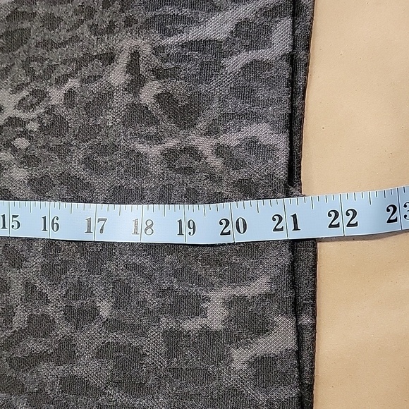 Studio Point, Size 6 Black / Gray Leopard or Cheetah Pencil Skirt, Exc. Cond. - Picture 7 of 10